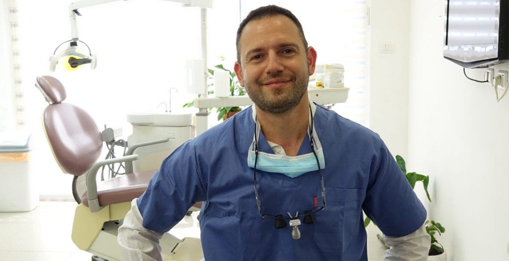 ד"ר מיכאל אבא עקירת שן בינה כלואה